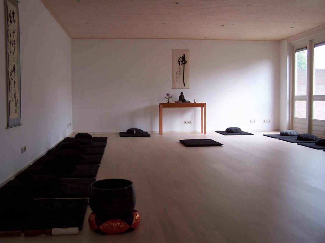 ZENDO - (Jap. meditatieruimte) ruimte waar zazen wordt beoefend