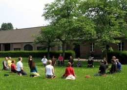 meditatie in de tuin van het Kapuijnenklooster in Breda